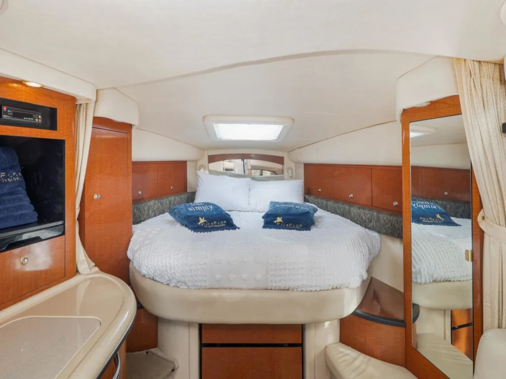 Picaflor Yacht Charter 10