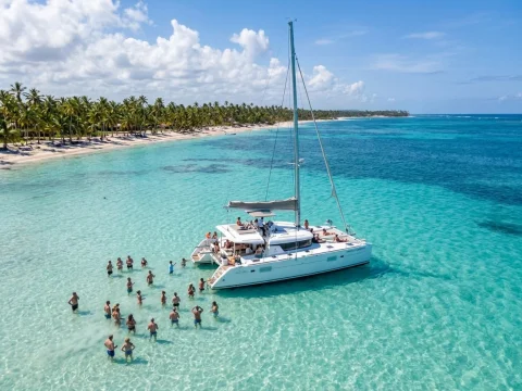 Catamaran vs Monohull: Why (Almost) Every Punta Cana Charter Is a Catamaran