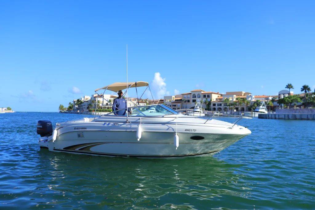 Searay 25ft Private Yacht Rental Punta Cana