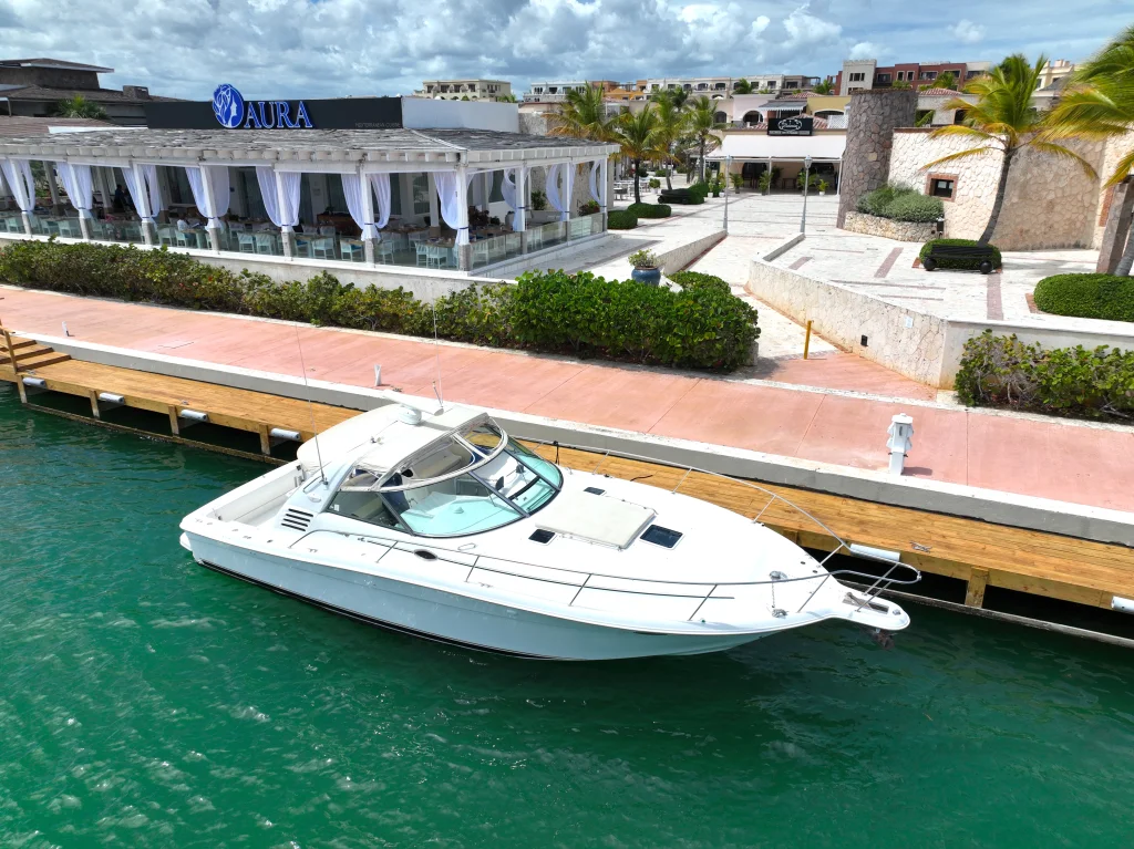 Searay 40ft Punta Cana Yacht Rental